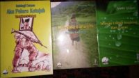 [Tiga buku sastra Papua masing-masing Antologi Cerpen “Aku Peluru Ketujuh” karya Teopilus B. Tebat, “Kansina Fananin,” sebuah kumpulan puisi karya Jingga Kamboja, dan “Tetesan Embun Inspirasi dari Papua” karya Aleks Giyai]. Yamoye AB
