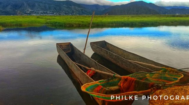 Perahu di Tepi Danau TIigi -Philemon Keiya Doc.