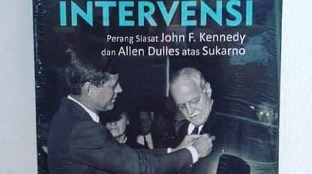 "Bayang Bayang Intervensi: Perang Siasat John F. Kennedy Dan Allen Dulles Atas Sukarno" Penulis : Greg Poulgrain